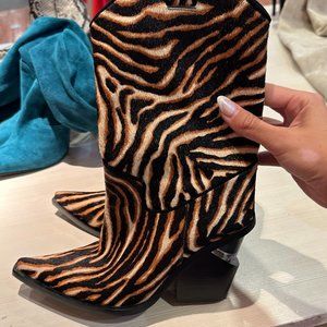 Jeffrey Campbell Dagget animal print boots size 8